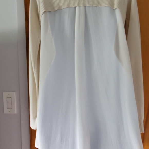 GORGEOUS TOP EXCLUSIVELY SAKS FIFTH AVENUE - Picture 2 of 3